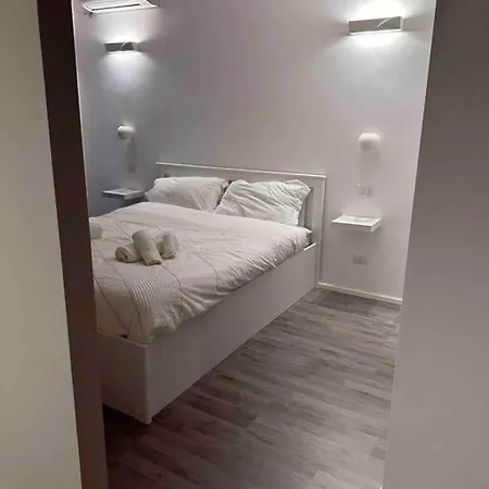 Apartment Cozy Design In Porta Maggiore.