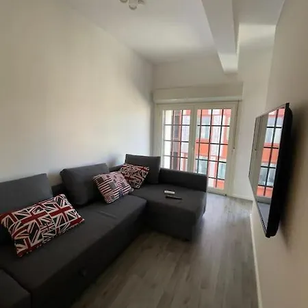 Apartment Cozy Design In Porta Maggiore.